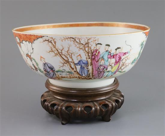A Chinese export famille rose bowl, Qianlong period, D. 26cm, wood stand